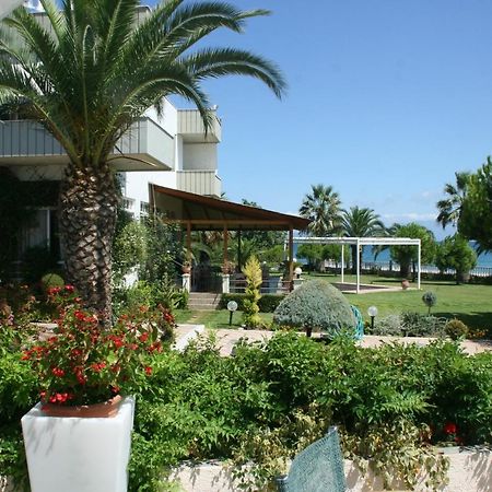 Batis Hotel Livanátai Dış mekan fotoğraf