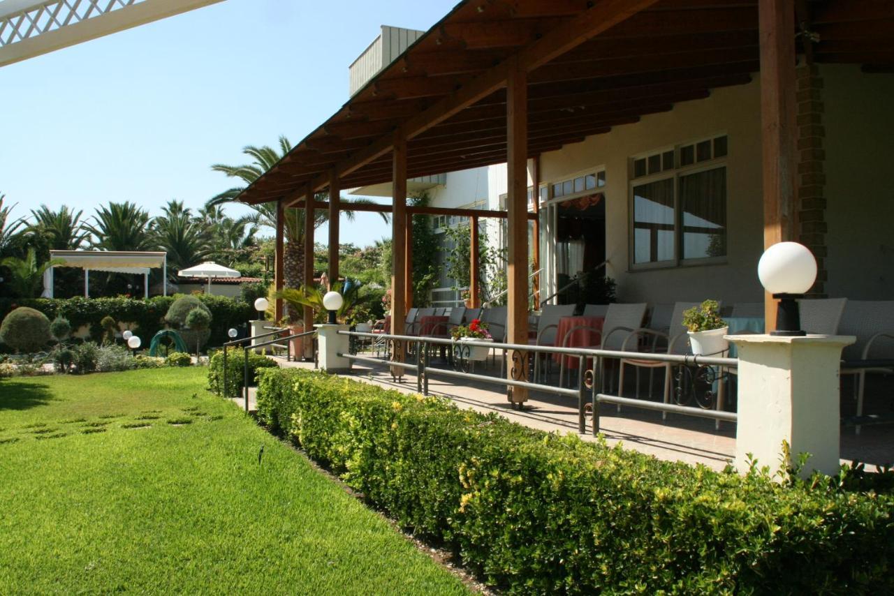 Batis Hotel Livanátai Dış mekan fotoğraf