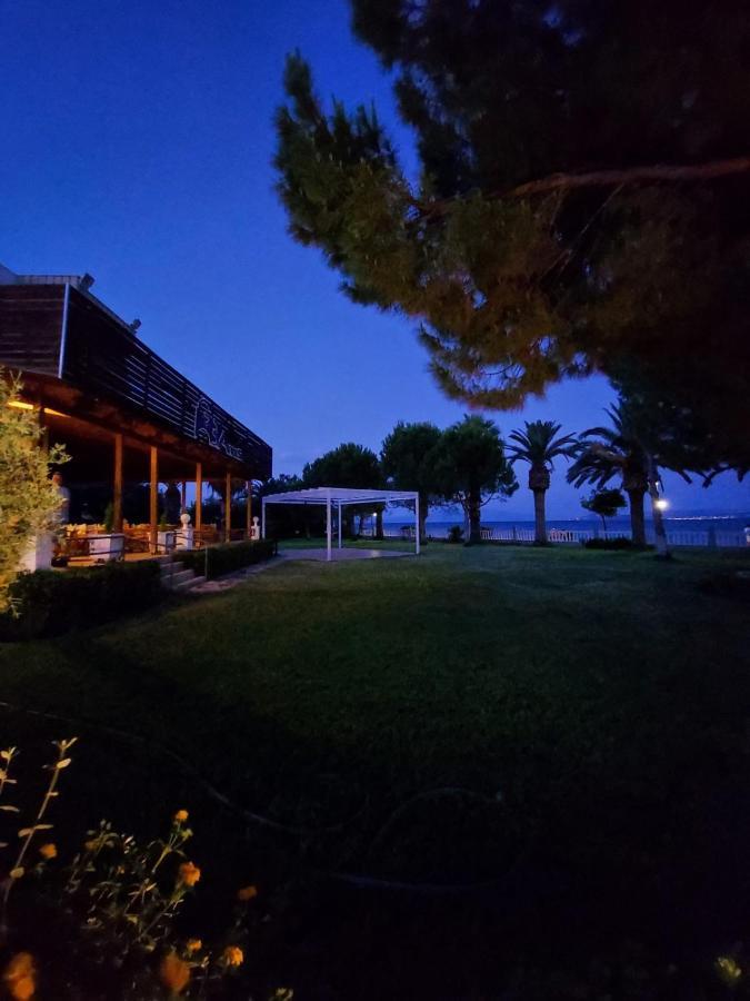 Batis Hotel Livanátai Dış mekan fotoğraf